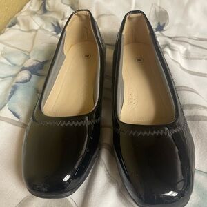 🆕 Classic Black Patent Ballet Flats - Women's